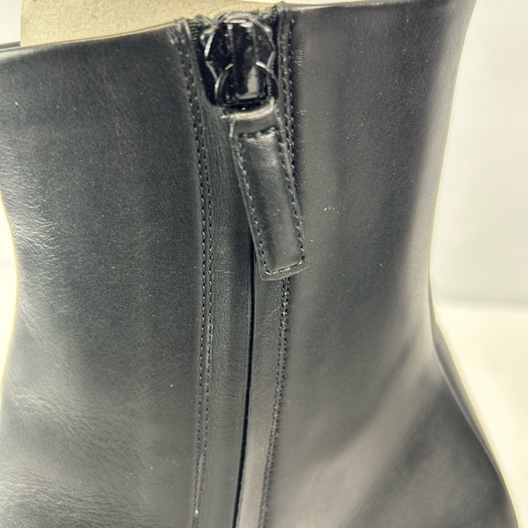 BALENCIAGA
Square Knife Buckled Leather Ankle Boots - Picture 5 of 10